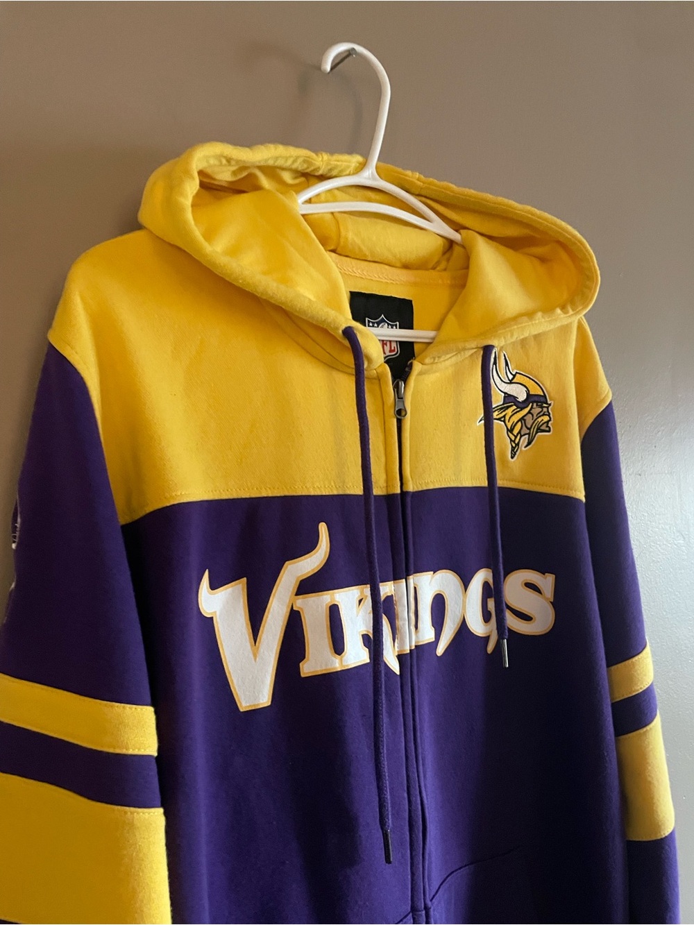 NFL Purple and Gold Vikings Full-Zip Hoodie – Size Large EUC - Picture 4 of 15